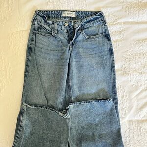 Hollister low rise Straight Leg bow design Jeans
